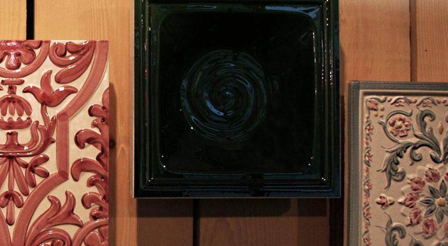 stufa maiolica decorata